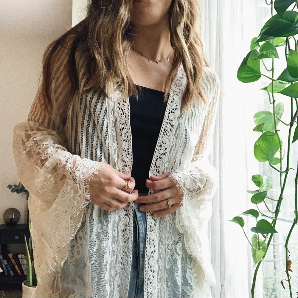 White kimono, lace with long sleeves